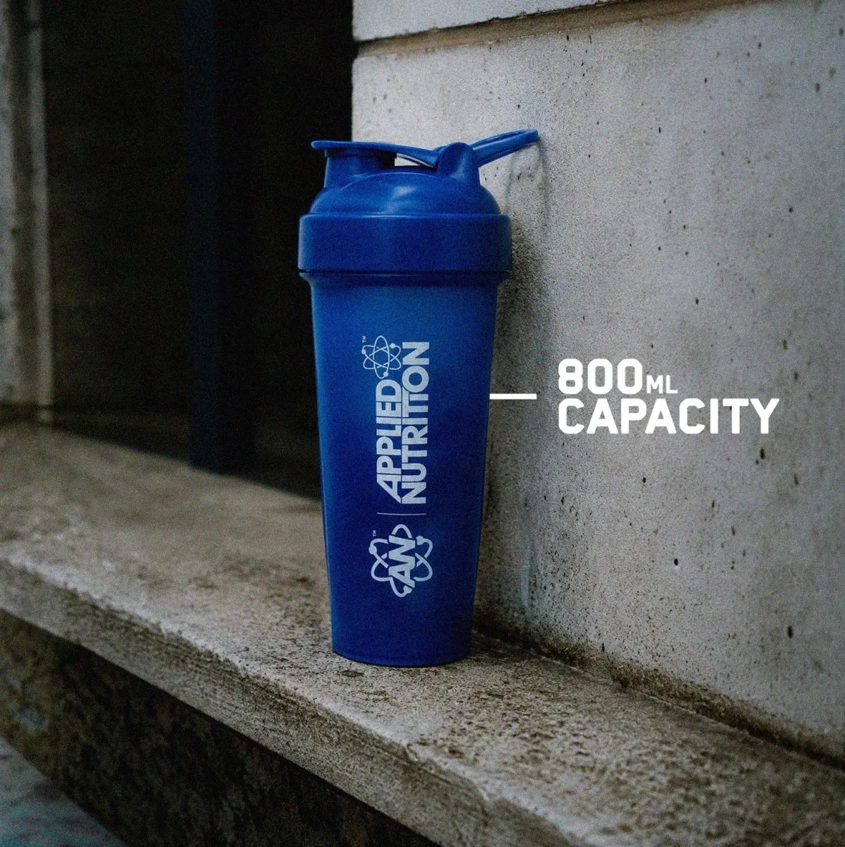 Applied Nutrition Premium Shaker 800ml Blau mit Kugelstab